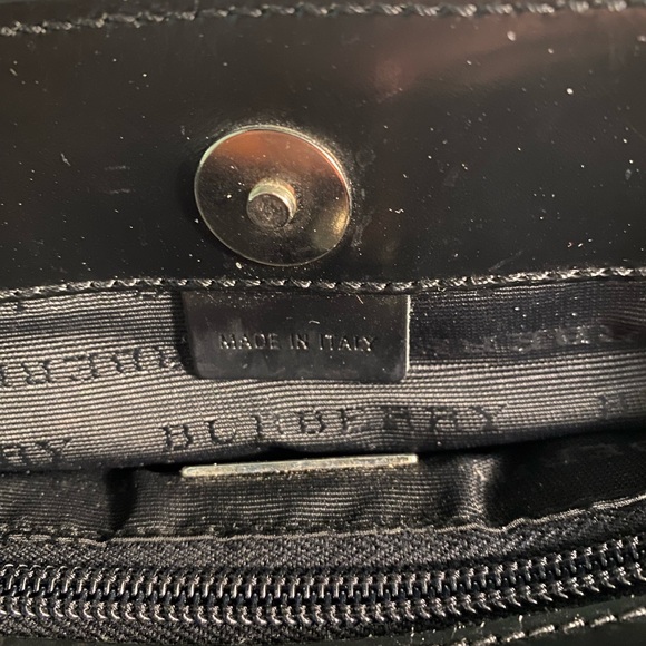 Small Authentic Burberry Tote in Classic Plaid With Black Patent Handles - Picture 3 of 6